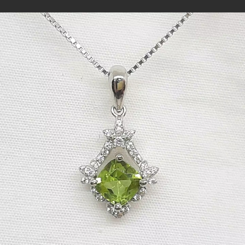 Peridot 925 silver pendant